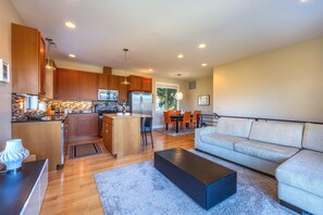 House, 3 Bedrooms | Living area