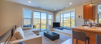 Bluff View 3 Bedroom Home by RedAwning