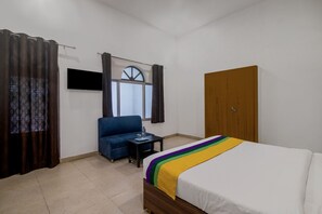 Economy Double Room | In-room safe, desk, soundproofing, iron/ironing board - Itsy Hotels Om Pushp Residency (Mathura)