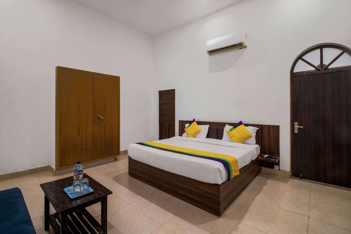 Economy Double Room | In-room safe, desk, soundproofing, iron/ironing board
