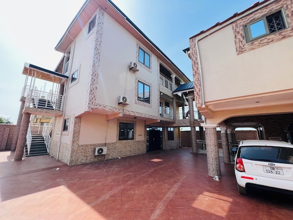 Property grounds - Kokrans Guesthouse Annex (Oshiyie)