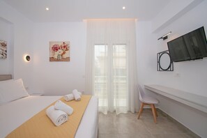 2 bedrooms, hypo-allergenic bedding, pillow-top beds, free WiFi
