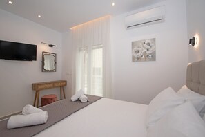 2 bedrooms, hypo-allergenic bedding, pillow-top beds, free WiFi