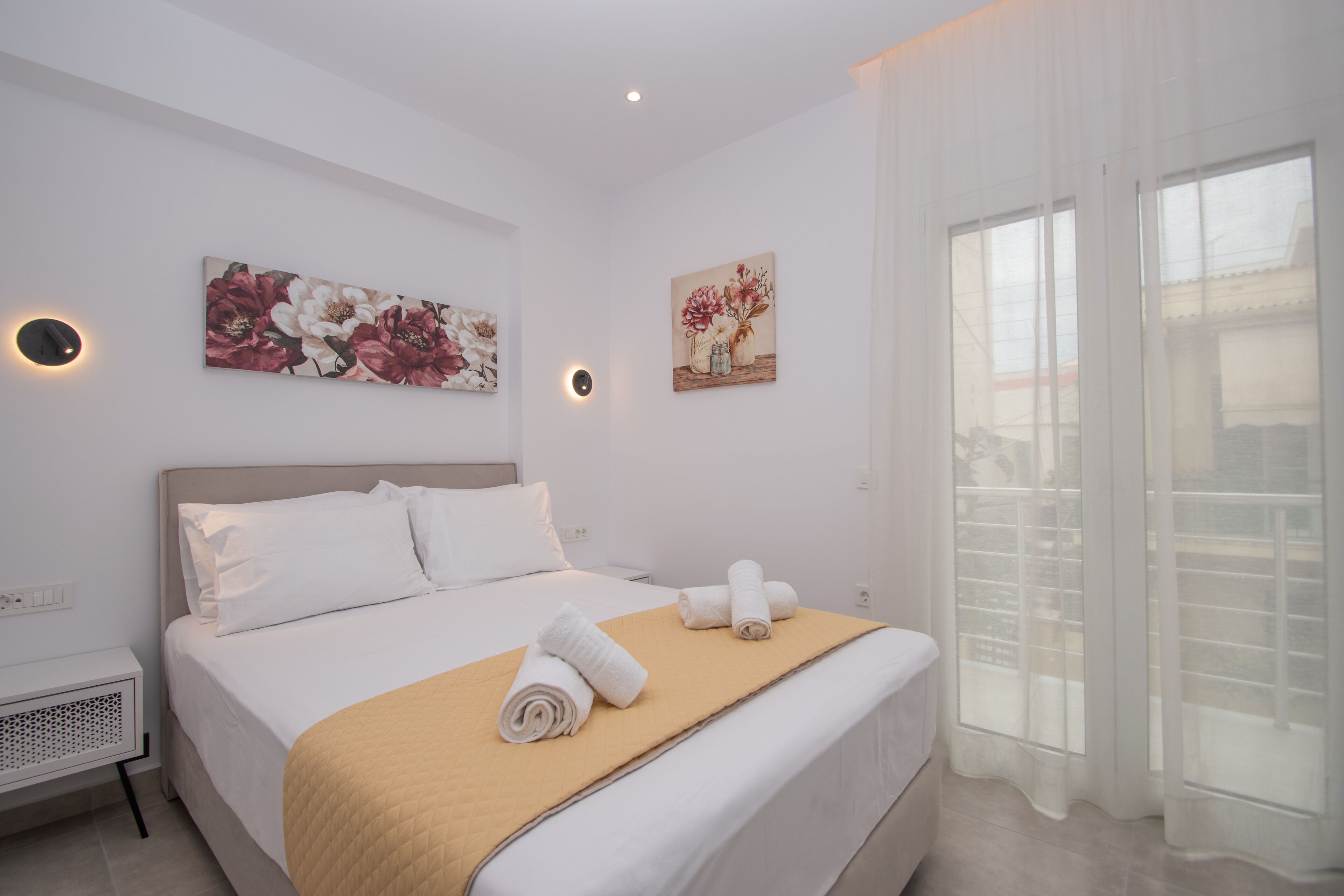 Comfort Apartment | 2 bedrooms, hypo-allergenic bedding, pillow-top beds, free WiFi