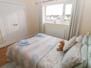 5 bedrooms, individually decorated, individually furnished, free WiFi - Llygad Yr Haul (Burry Port)