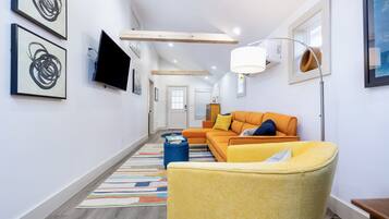 Smart-tv och eldstad