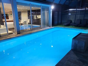 Piscine couverte, piscine extérieure