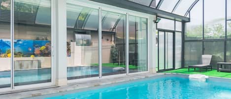 Piscine couverte, piscine extérieure