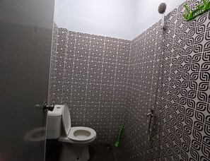 Standard Double Room | Bathroom | Shower, towels, toilet paper - Hotel O Angsana Aglow Homestay Near Taman Angsana (Mandau)