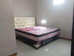 Deluxe Double Room | Free WiFi, bed sheets - Hotel O Ananda Homestay Syariah (Pekanbaru)