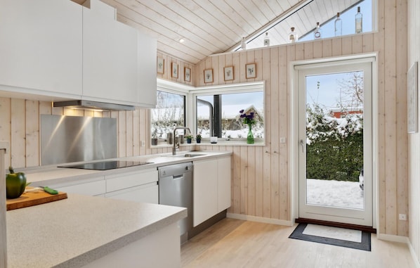 Refrigerador, horno, parrilla de estufa y lavavajillas 