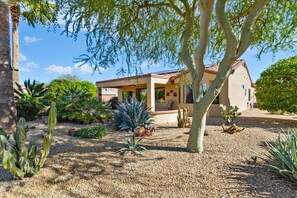 Exterior - BEAUTIFUL HOME IN THE GRAND IN SURPRISE, BACKYARD OASIS (Surprise)