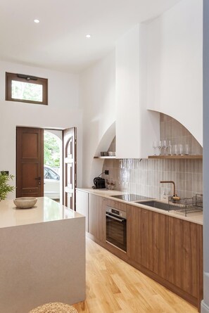 Mikrowelle, Ofen, Herdplatte, Geschirrspüler