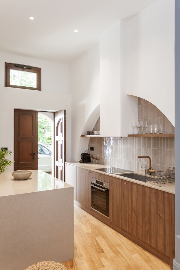 Mikrowelle, Ofen, Herdplatte, Geschirrspüler