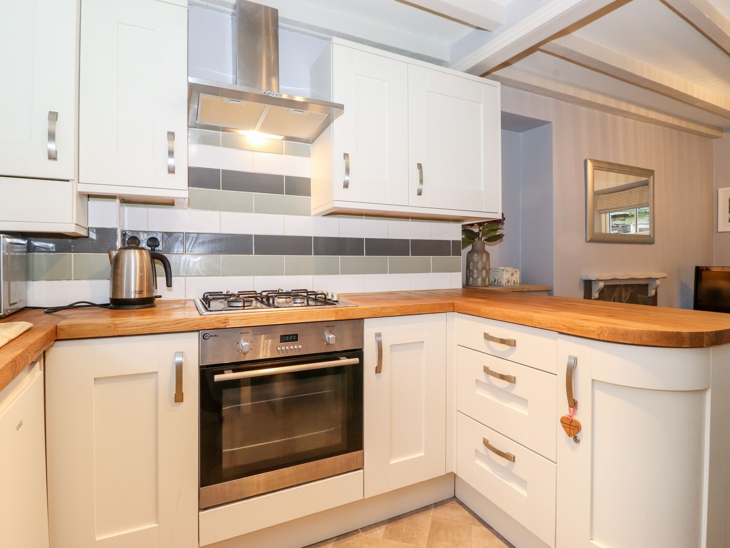 冷蔵庫、食器洗い機、電気ポット、トースター