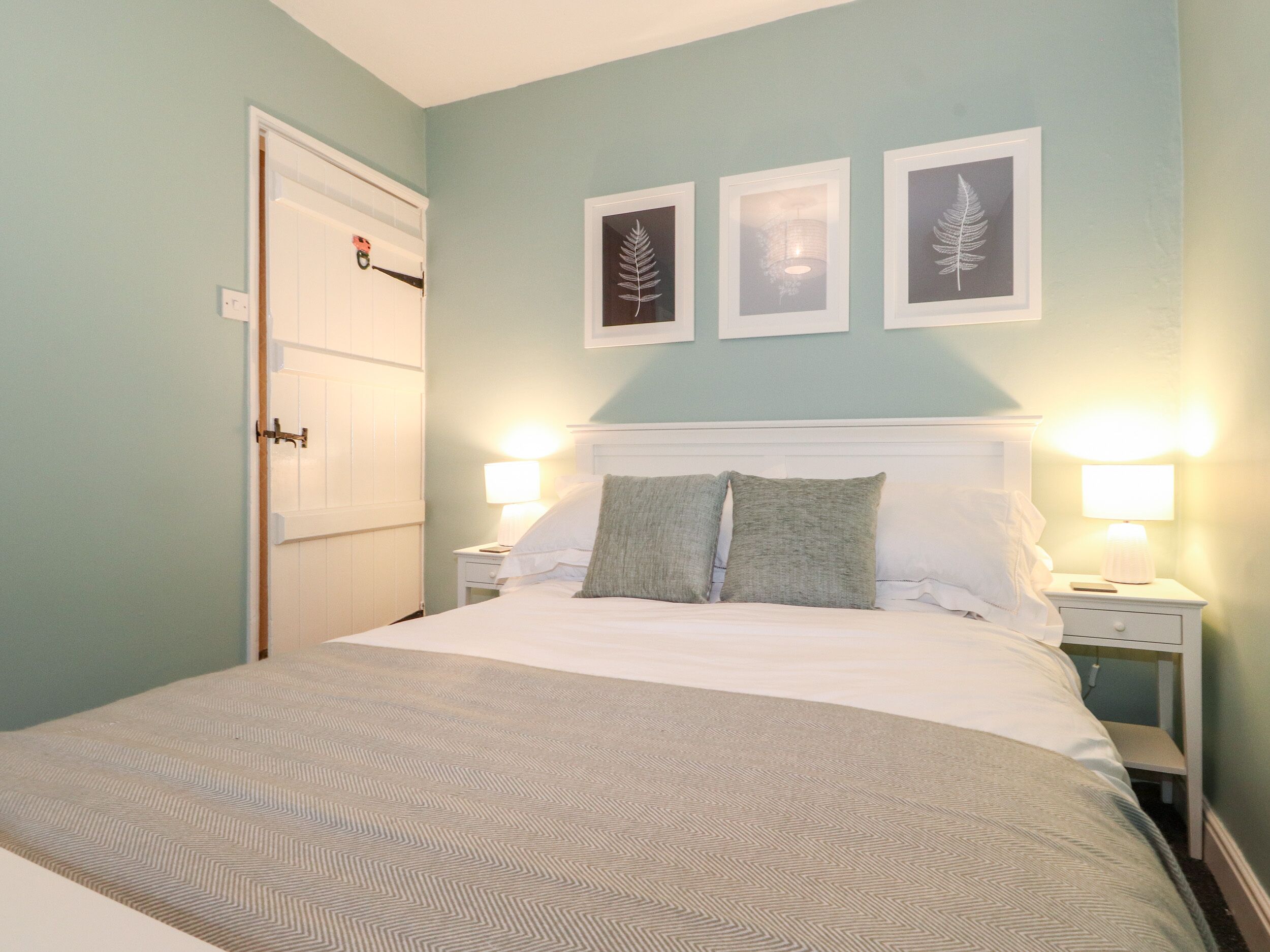 2 室のベッドルーム、客室ごとに異なる装飾、客室ごとに異なるインテリア、WiFi (無料)