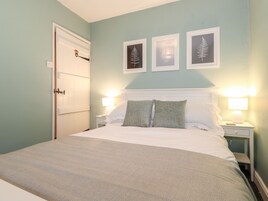 2 quartos, individualmente decorados, individualmente mobiliados