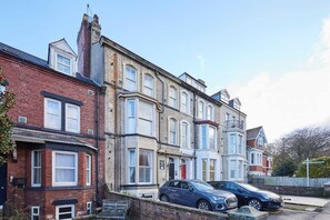 Exterior - Host & Stay | Endeavour Sails (Whitby)