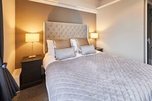 1 bedroom, desk, iron/ironing board, free WiFi - Host & Stay | Endeavour Sails (Whitby)