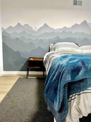 3 habitaciones, tabla de planchar con plancha, wifi y ropa de cama 