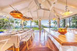 Outdoor dining - Villa Odisea (Santa Cruz)