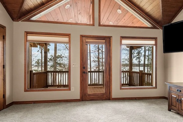 Upstairs bedroom and bathroom with balcony overlooking the lake