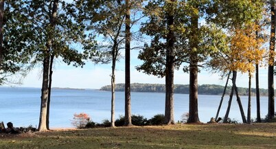 Bella Spiaggia! Long range big water views and SANDY BEACH front property!!
