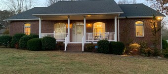 Modern Home in the Heart of Murphy, Hi-Tech Massage Chair, Jetted Tub, KING Bd!