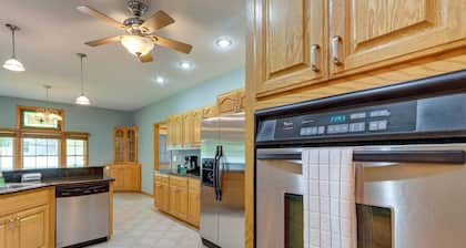 Modern Home in the Heart of Murphy, Hi-Tech Massage Chair, Jetted Tub, KING Bd!