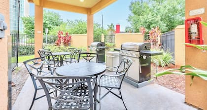 Condo with Hot Tub and Pool - Close to Disney!