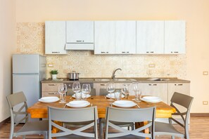 Fridge, oven, dishwasher, electric kettle - Apartment Mavi al Museo Archeologico by Wonderful Italy (Napoli)