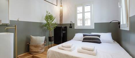 1 chambre, fer et planche Ă repasser, Wi-Fi, draps fournis