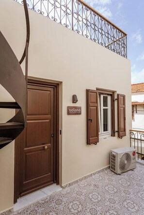 Exterior detail - Zerania Suites - Selana in Old town (Rodos)