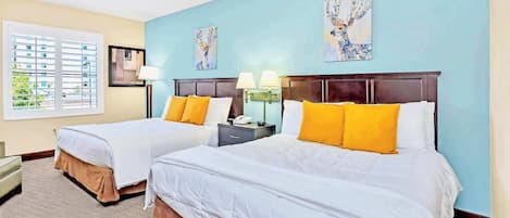 Tabla de planchar con plancha, wifi gratis y ropa de cama