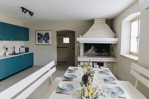 Dining - Beautiful 2 bedroom villa with large pool (Sinozici)
