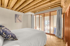 Loftsleilighet – exclusive, 3 soverom, ikke-røyk, bakgårdsutsikt | Individuelt dekorert, individuelt innredet og skrivebord for bærbar PC