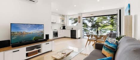 Télévision, chaîne hi-fi