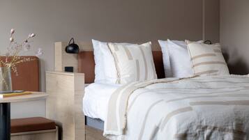 Laptop workspace, iron/ironing board, free WiFi, bed sheets