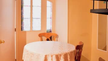 1 habitaciĂłn, tabla de planchar con plancha, wifi gratis y ropa de cama