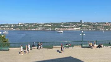 Habitación cuádruple clásica, vistas al río | Vistas desde la habitación