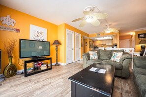 Smart TV - Emerald Surf # 505, Steps from the Beach! (Navarre)