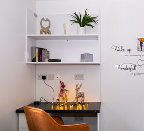 Individually decorated, individually furnished, desk, laptop workspace - Leicester's Lyter living Serviced apartments Opposite Leicester Railway Station (Leicester)