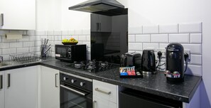 EstĂșdio executivo | Cozinha privada | Geladeira, micro-ondas, fogĂŁo, cooktop