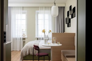 1 quarto, ferros/tábuas de passar roupa, berços grátis