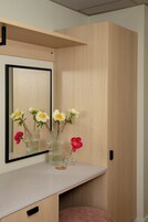 Roomy - 1 Bedroom | Iron/ironing board, free cribs/infant beds, free WiFi, bed sheets