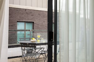 Grand Apartment | Balcony