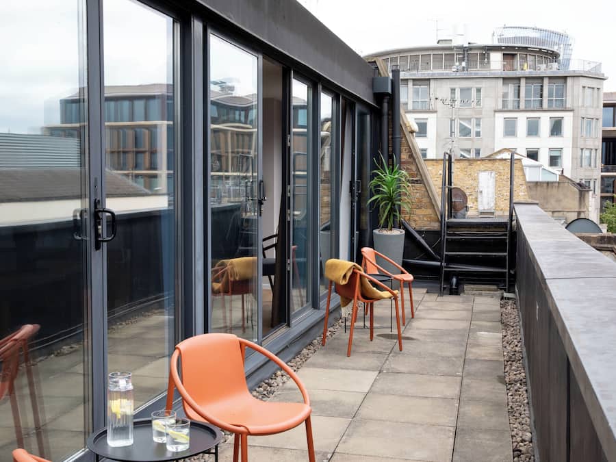 Grand Apartment | Iron/ironing board, free WiFi, bed sheets