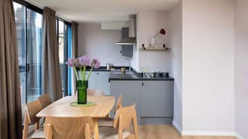 Grand Apartment | Private kitchenette | Fridge, stovetop, coffee/tea maker, toaster