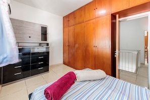 1 quarto, escrivaninha, Wi-Fi de cortesia