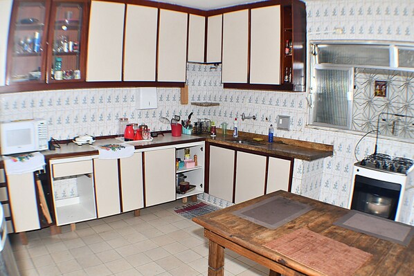 Fridge, microwave, oven, blender